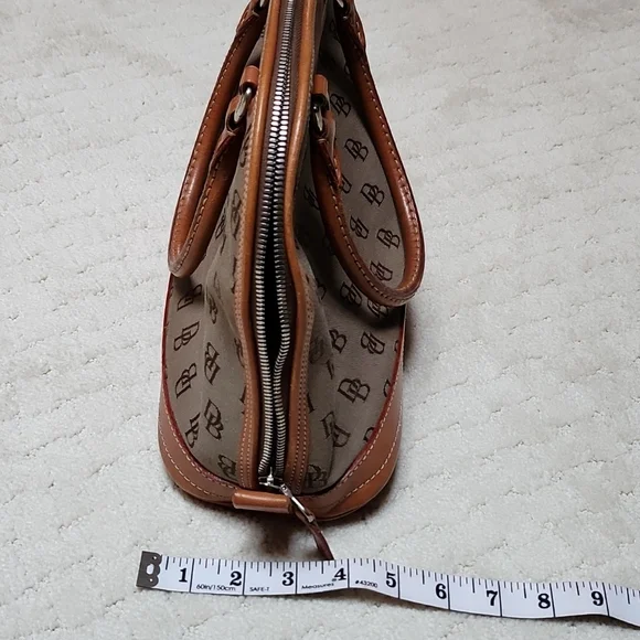 Dooney n Bourke Purse - Picture 4 of 9